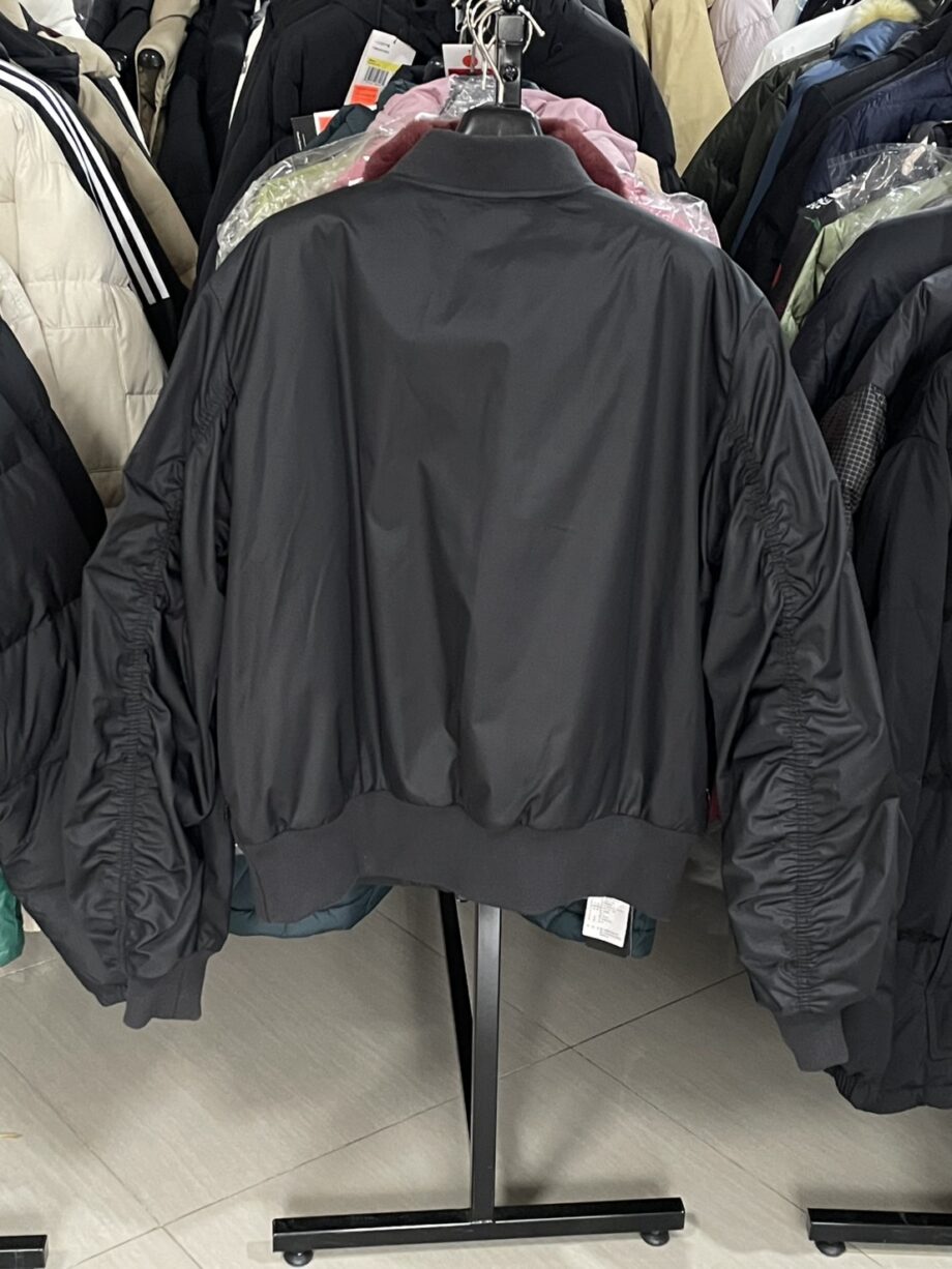 [สินค้ามือหนึ่ง] ADIDAS เสื้อเเจ็คเก็ต ราคาขาย 2500 บาท Code: JL8380