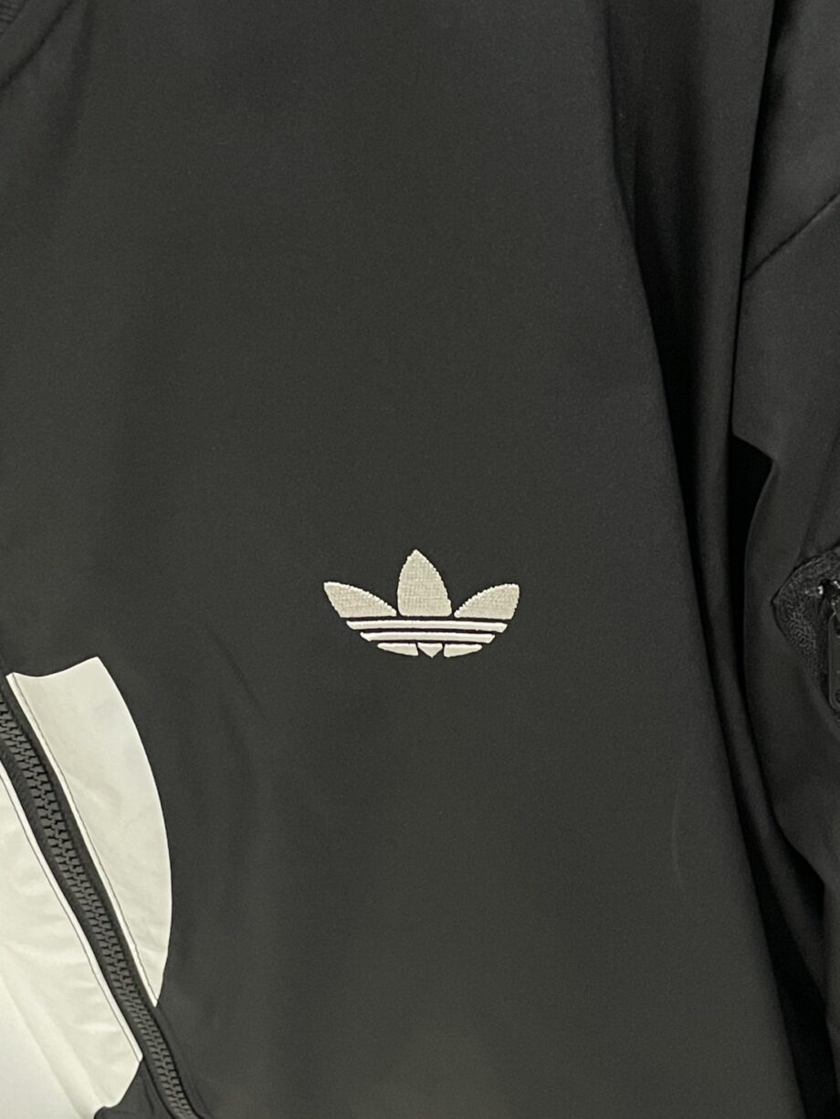 [สินค้ามือหนึ่ง] ADIDAS เสื้อเเจ็คเก็ต ราคาขาย 2500 บาท Code: JL8380