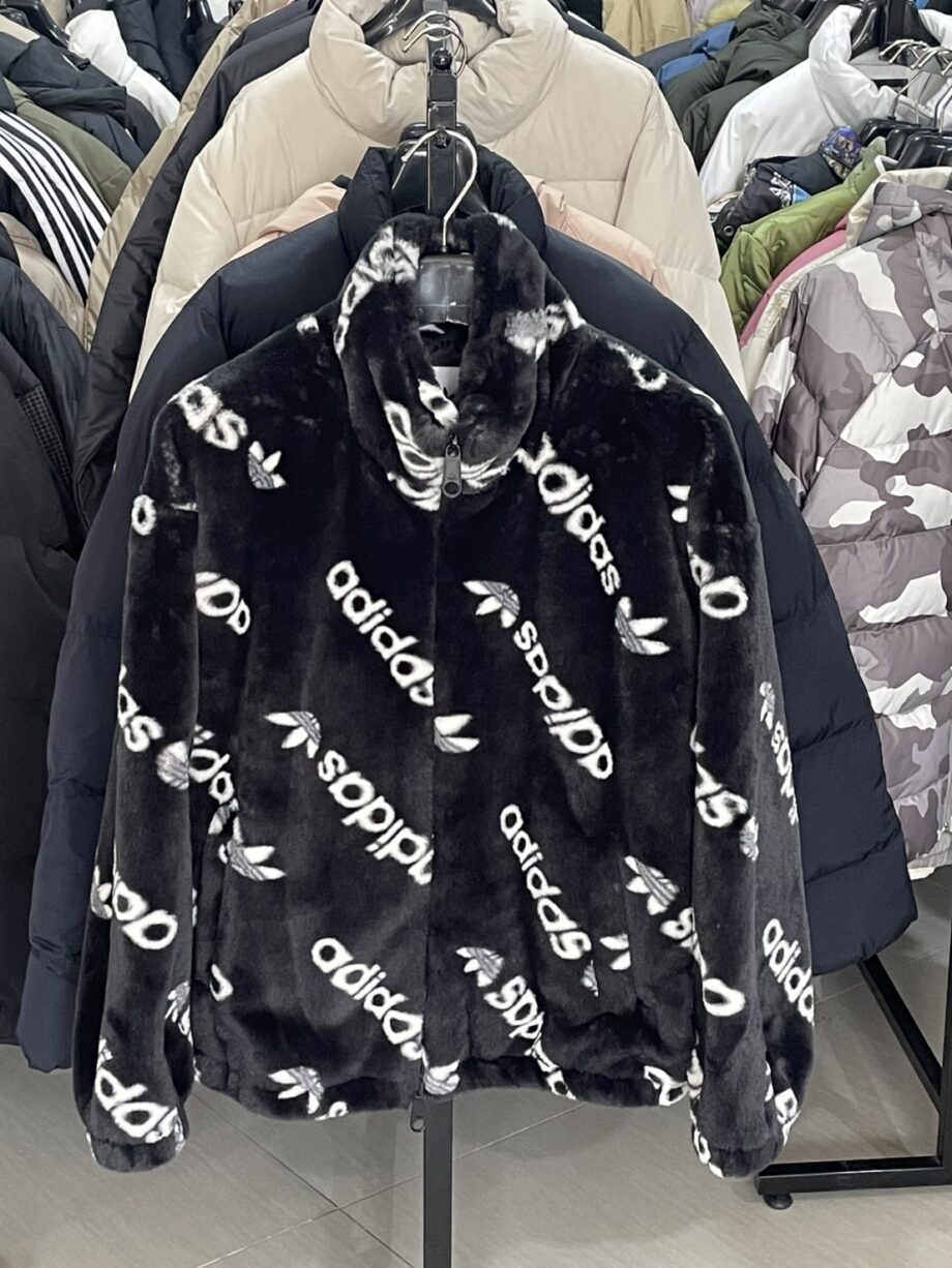 [สินค้ามือหนึ่ง] ADIDAS เสื้อเเจ็คเก็ต ราคาขาย 2500 บา Code: IW5920