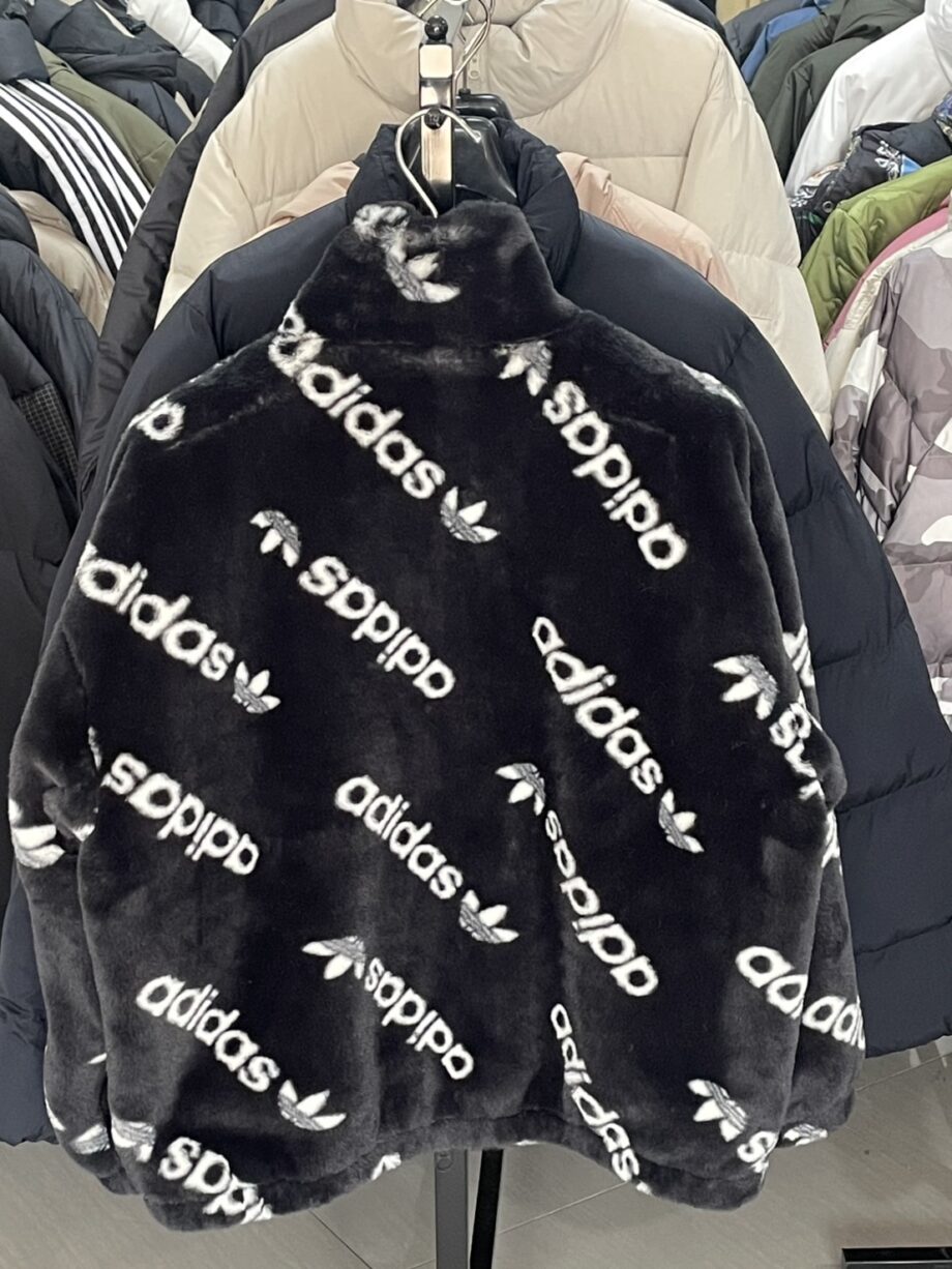 [สินค้ามือหนึ่ง] ADIDAS เสื้อเเจ็คเก็ต ราคาขาย 2500 บา Code: IW5920