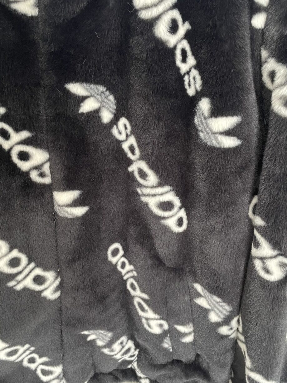 [สินค้ามือหนึ่ง] ADIDAS เสื้อเเจ็คเก็ต ราคาขาย 2500 บา Code: IW5920