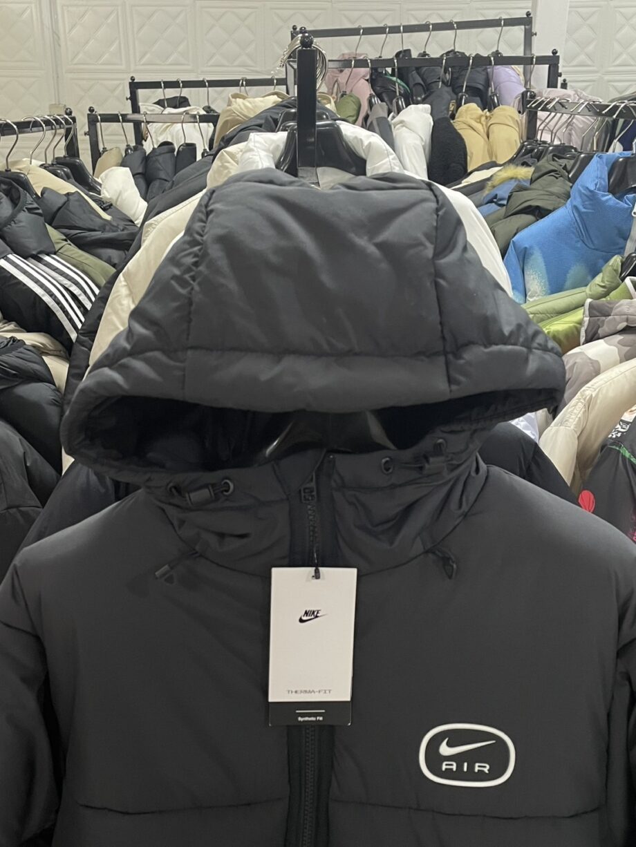 [สินค้ามือหนึ่ง] NIKE เสื้อแจ็คเก็ต ราคาขาย 2,200 บาท Code: HM0198-011