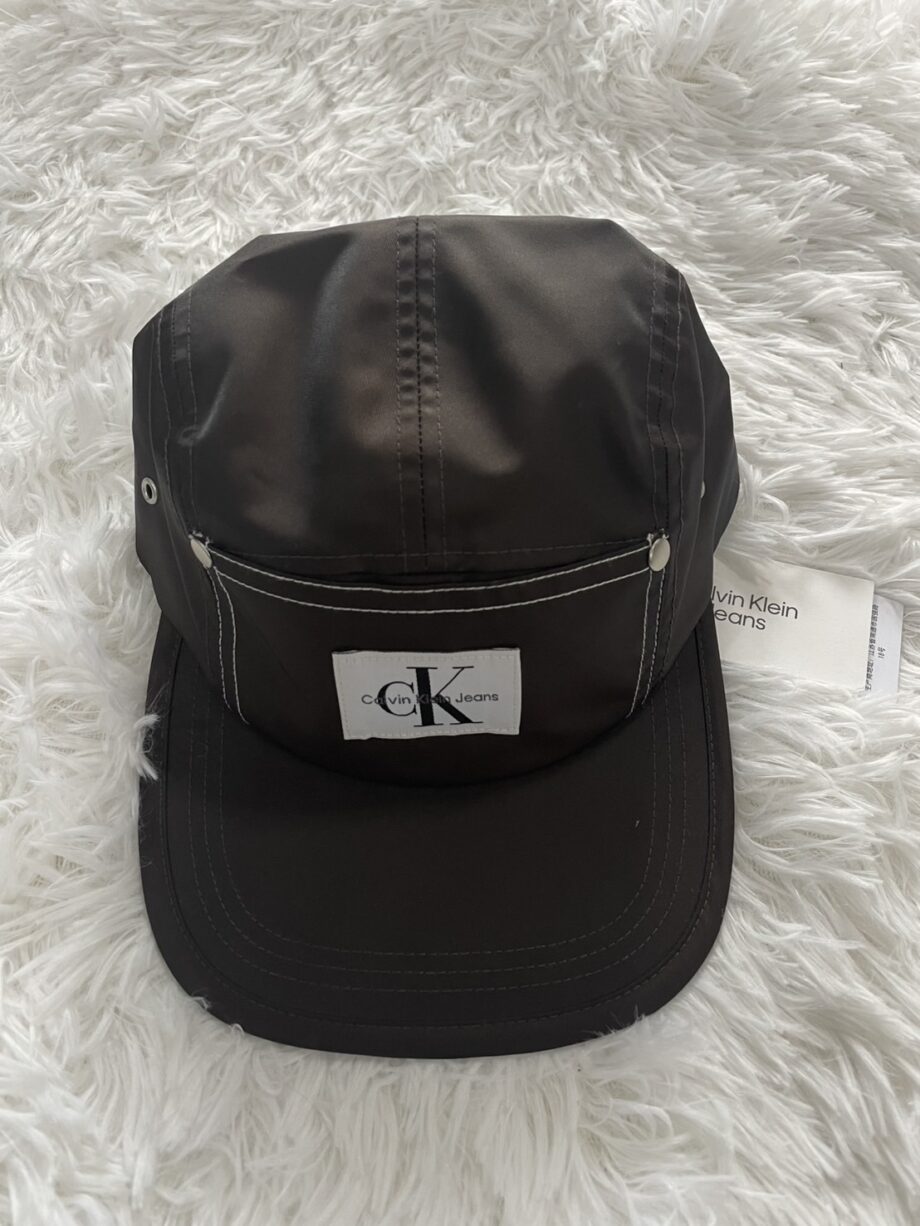 [สินค้ามือสอง] CALVIN KLEIN JEANS หมวกแก็ป ราคาขาย 500 บาท Code: HX0293 202 รุ่น: Monogram Logo 5 Panel Cap