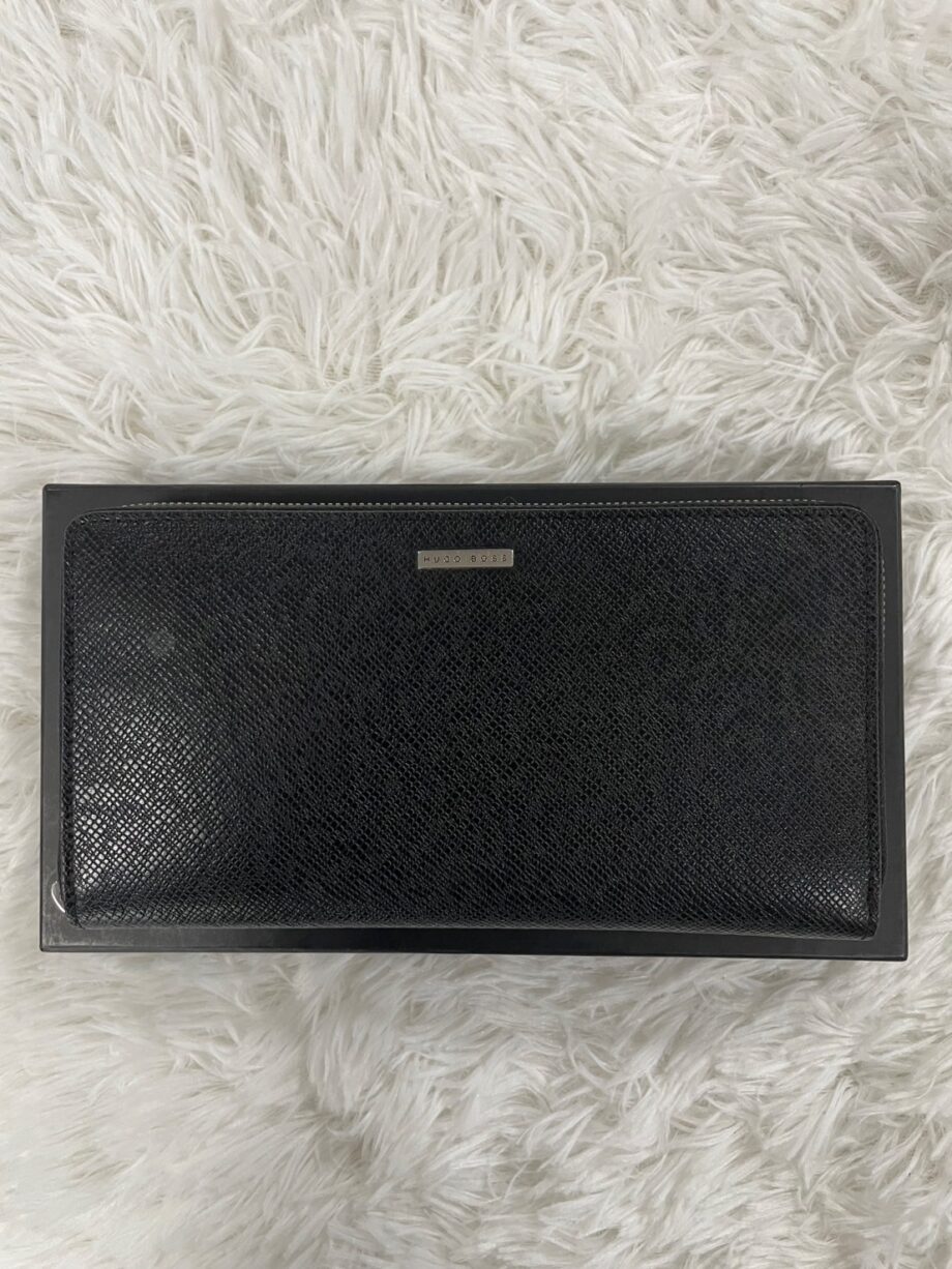 [สินค้ามือสอง] HUGO BOSS กระเป๋าสตางค์ ราคาขาย 1500 บาท Code: 50311743 001