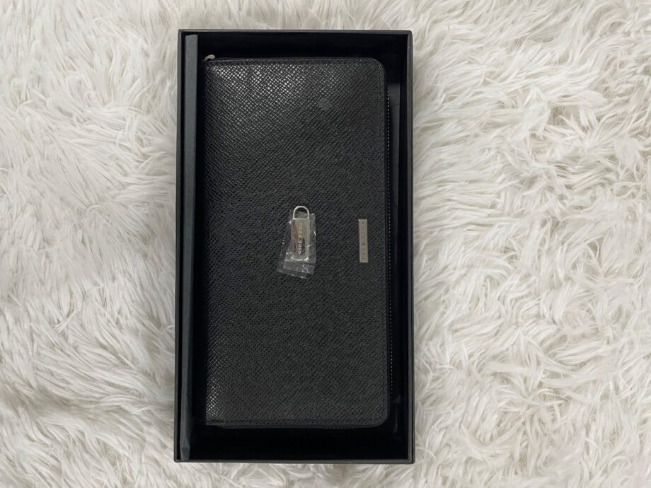 [สินค้ามือสอง] HUGO BOSS กระเป๋าสตางค์ ราคาขาย 1500 บาท Code: 50311743 001