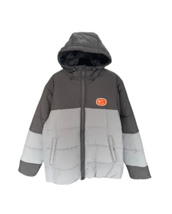 [สินค้ามือหนึ่ง] NIKE เสื้อแจ็คเก็ต ราคาขาย 2,500 บาท Code: HM0198-060
