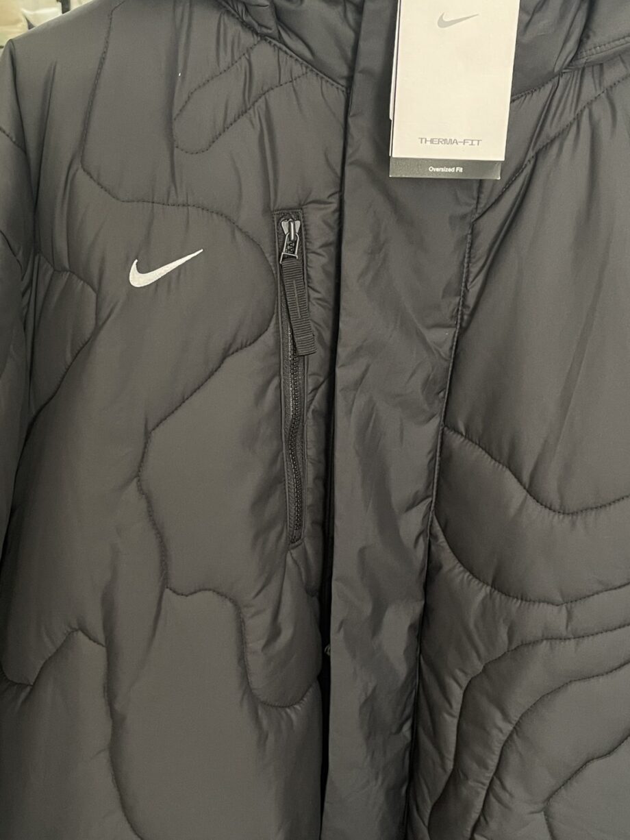 [สินค้ามือหนึ่ง] NIKE เสื้อแจ็คเก็ต ราคาขาย 2,900 บาท Code: FB6337-010