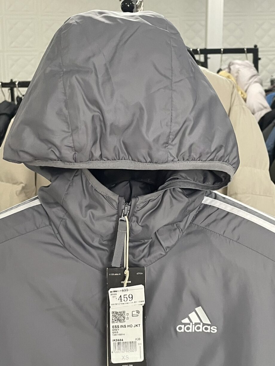<strong>[สินค้ามือหนึ่ง]</strong> ADIDAS เสื้อเเจ็คเก็ต ราคาขาย 1,900 บาท Code: IK5684