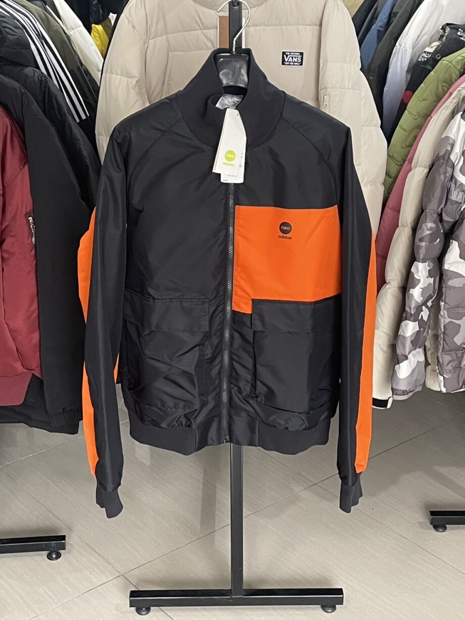 <strong>[สินค้ามือหนึ่ง]</strong> ADIDAS เสื้อแจ็คเก็ต ราคาขาย 1,900 บาท Code: HD4638