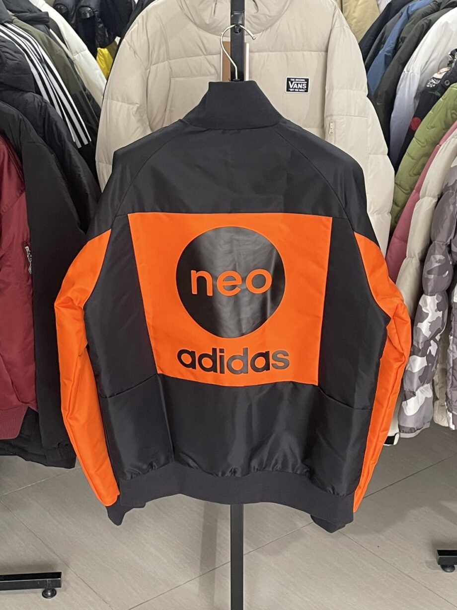 <strong>[สินค้ามือหนึ่ง]</strong> ADIDAS เสื้อแจ็คเก็ต ราคาขาย 1,900 บาท Code: HD4638