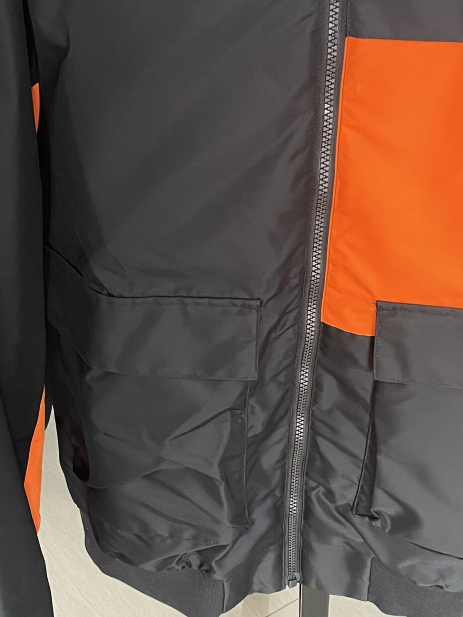 <strong>[สินค้ามือหนึ่ง]</strong> ADIDAS เสื้อแจ็คเก็ต ราคาขาย 1,900 บาท Code: HD4638