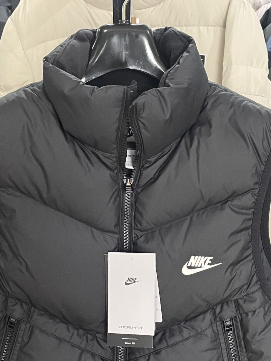 [สินค้ามือหนึ่ง] NIKE เสื้อกั๊ก ราคาขาย 2,200 Code:DD6818-010 รุ่น: NIKE STORMFIT DUCK DOWN