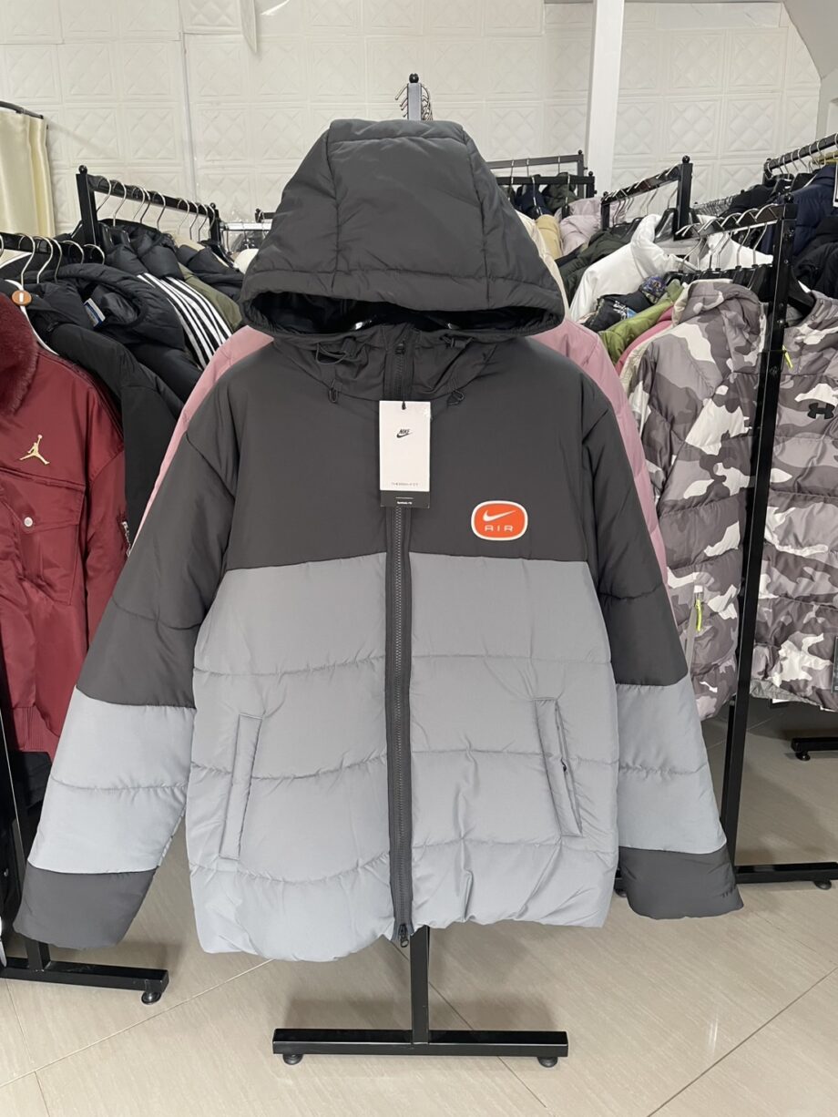 [สินค้ามือหนึ่ง] NIKE เสื้อแจ็คเก็ต ราคาขาย 2,500 บาท Code: HM0198-060