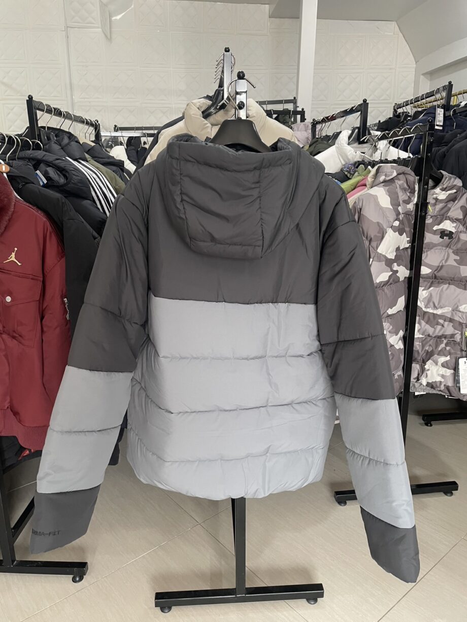 [สินค้ามือหนึ่ง] NIKE เสื้อแจ็คเก็ต ราคาขาย 2,500 บาท Code: HM0198-060