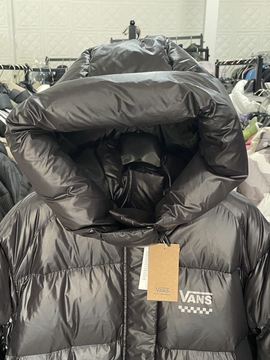 [สินค้ามือหนึ่ง] VANS เสื้อโค้ท ราคาขาย 2,900 บาท Code: 0400CDBL