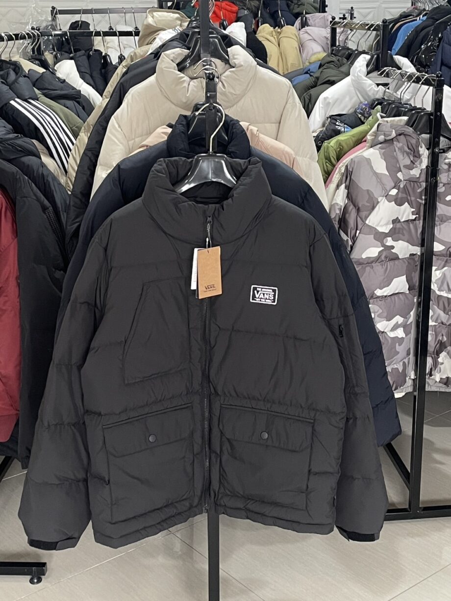 [สินค้ามือหนึ่ง] VANS เสื้อแจ็คเก็ต ราคาขาย 2,500 บาท Code: VN000KQ6BLK