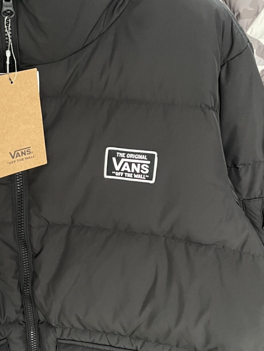 [สินค้ามือหนึ่ง] VANS เสื้อแจ็คเก็ต ราคาขาย 2,500 บาท Code: VN000KQ6BLK