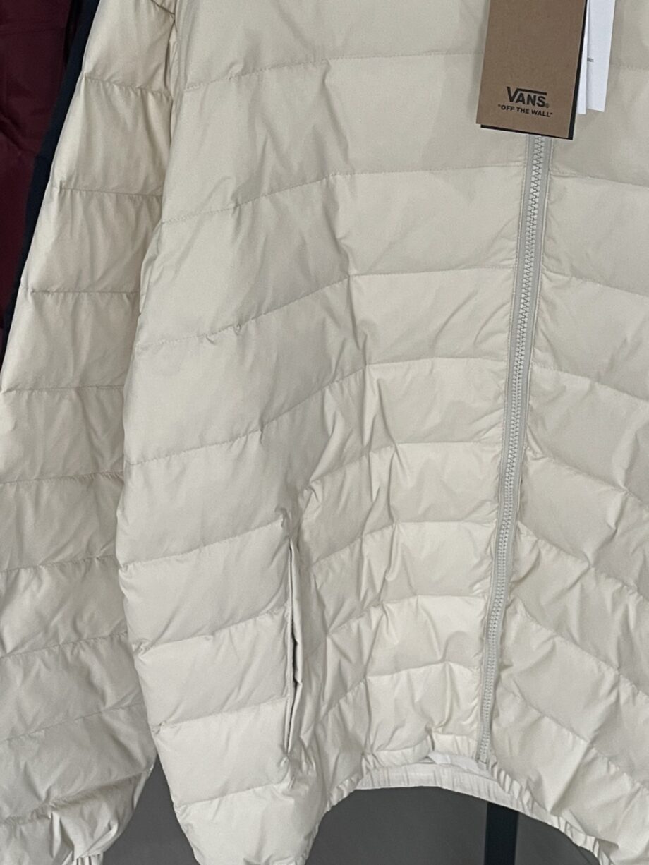 [สินค้ามือหนึ่ง] VANS เสื้อแจ็คเก็ต ราคาขาย 2,200 บาท Code: VN0A54F19M8