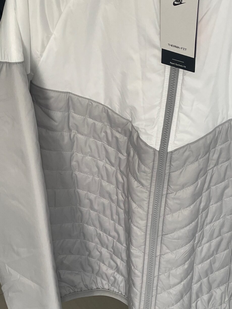 <b>[สินค้ามือหนึ่ง]</b> NIKE เสื้อแจ็คเก็ต ราคาขาย 2,200 บาท Code: FB8196-077