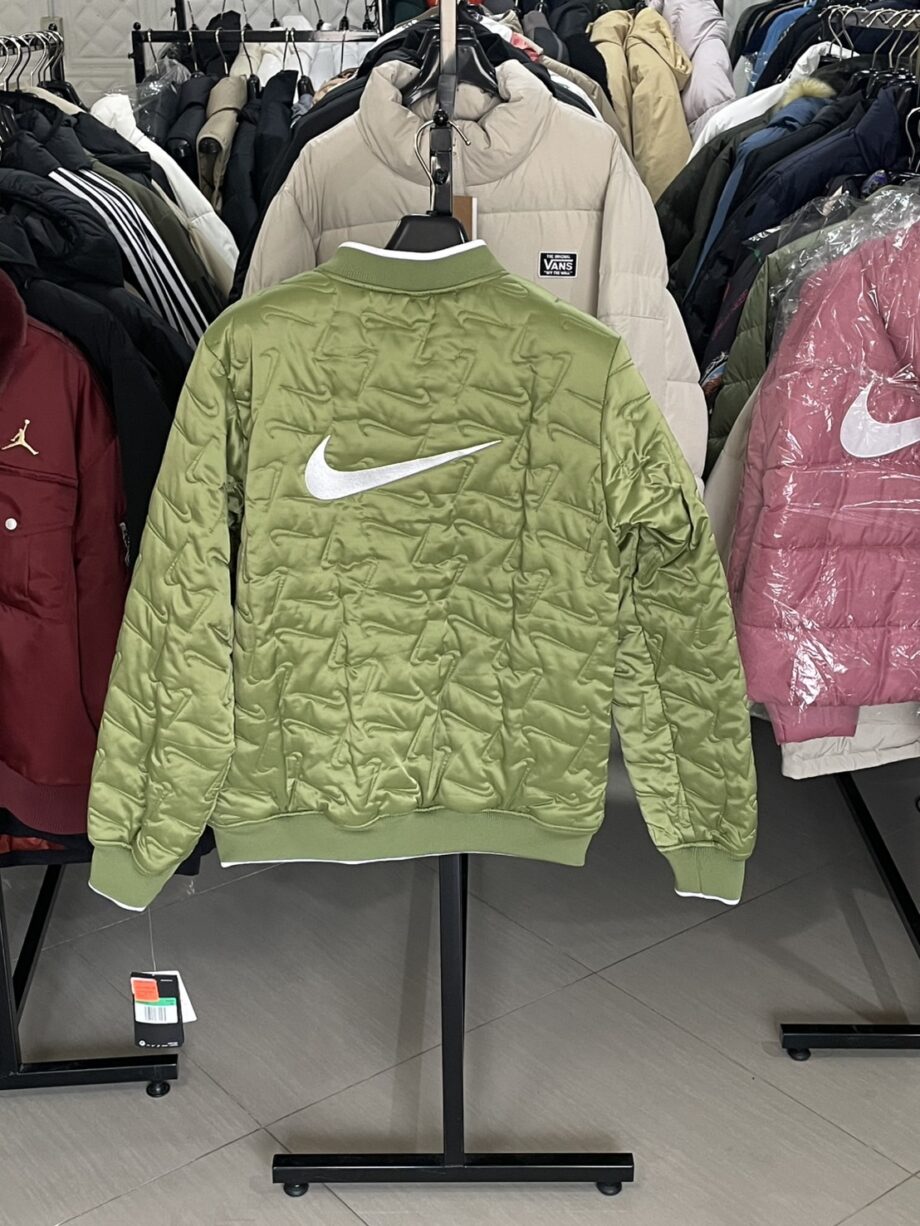 <b>[สินค้ามือสอง]</b> NIKE เสื้อเเจ็คเก็ต<br/>ราคาขาย 2,200 บาท Code:FD9297-334