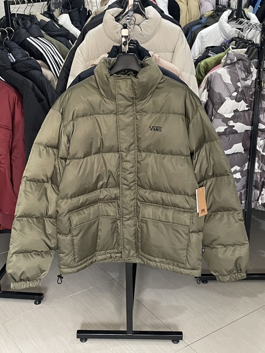 [สินค้ามือหนึ่ง] VANS เสื้อแจ็คเก็ต ราคาขาย 2200 บาท Code: 0402CDGM
