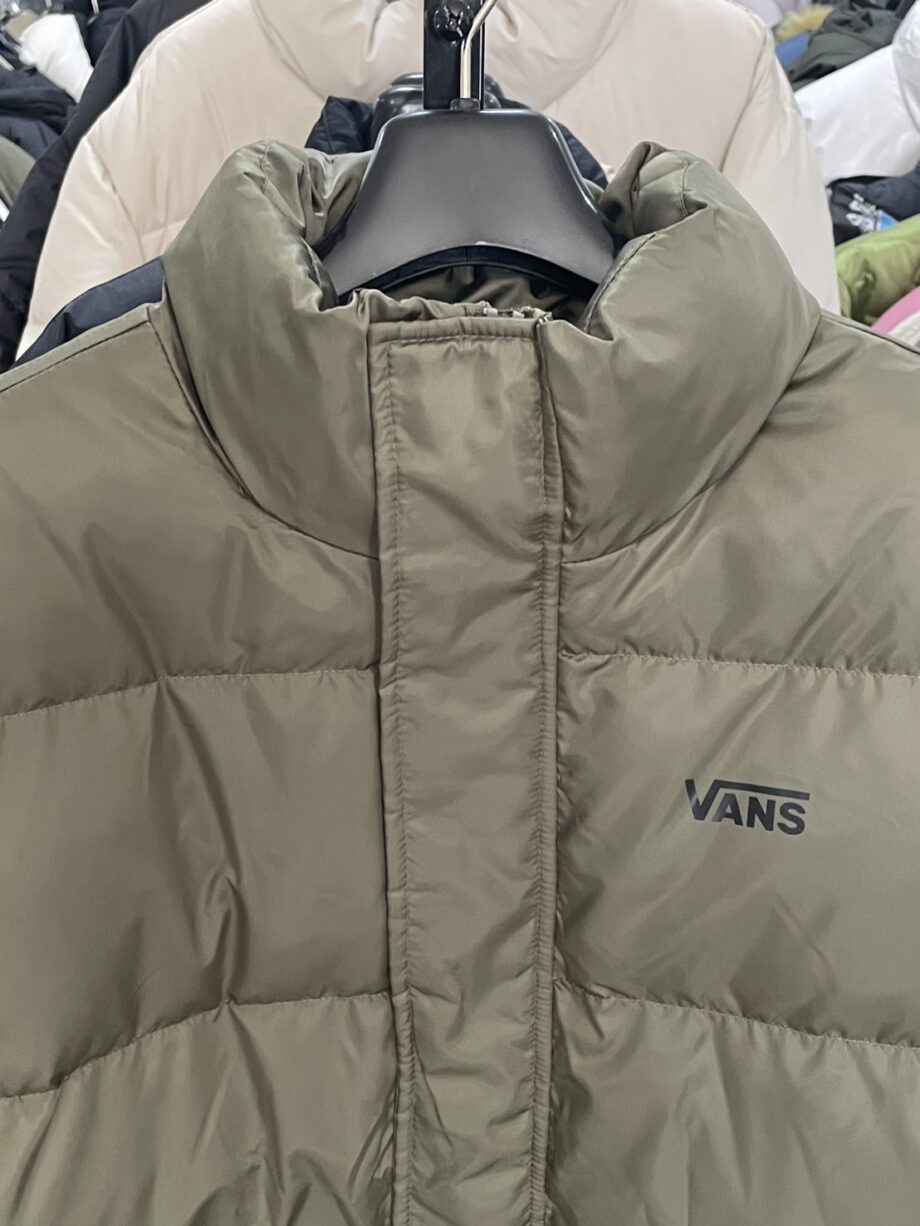 [สินค้ามือหนึ่ง] VANS เสื้อแจ็คเก็ต ราคาขาย 2200 บาท Code: 0402CDGM