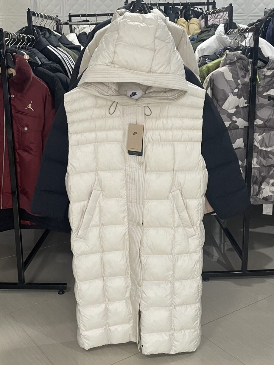 <b>[สินค้ามือหนึ่ง]</b> NIKE เสื้อโค้ท ราคาขาย 2,900 บาท Code: FB8775-104