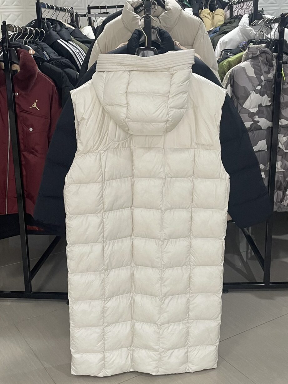 <b>[สินค้ามือหนึ่ง]</b> NIKE เสื้อโค้ท ราคาขาย 2,900 บาท Code: FB8775-104