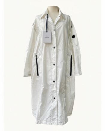 [สินค้ามือหนึ่ง] Moncler เสื้อโค้ท ราคาขาย 26,500 บาท Code: H1 093 1C00036 54A1K